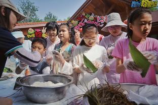 女大二金满罐！贾巴里-史密斯为女友庆祝生日 一起亲密合影留念